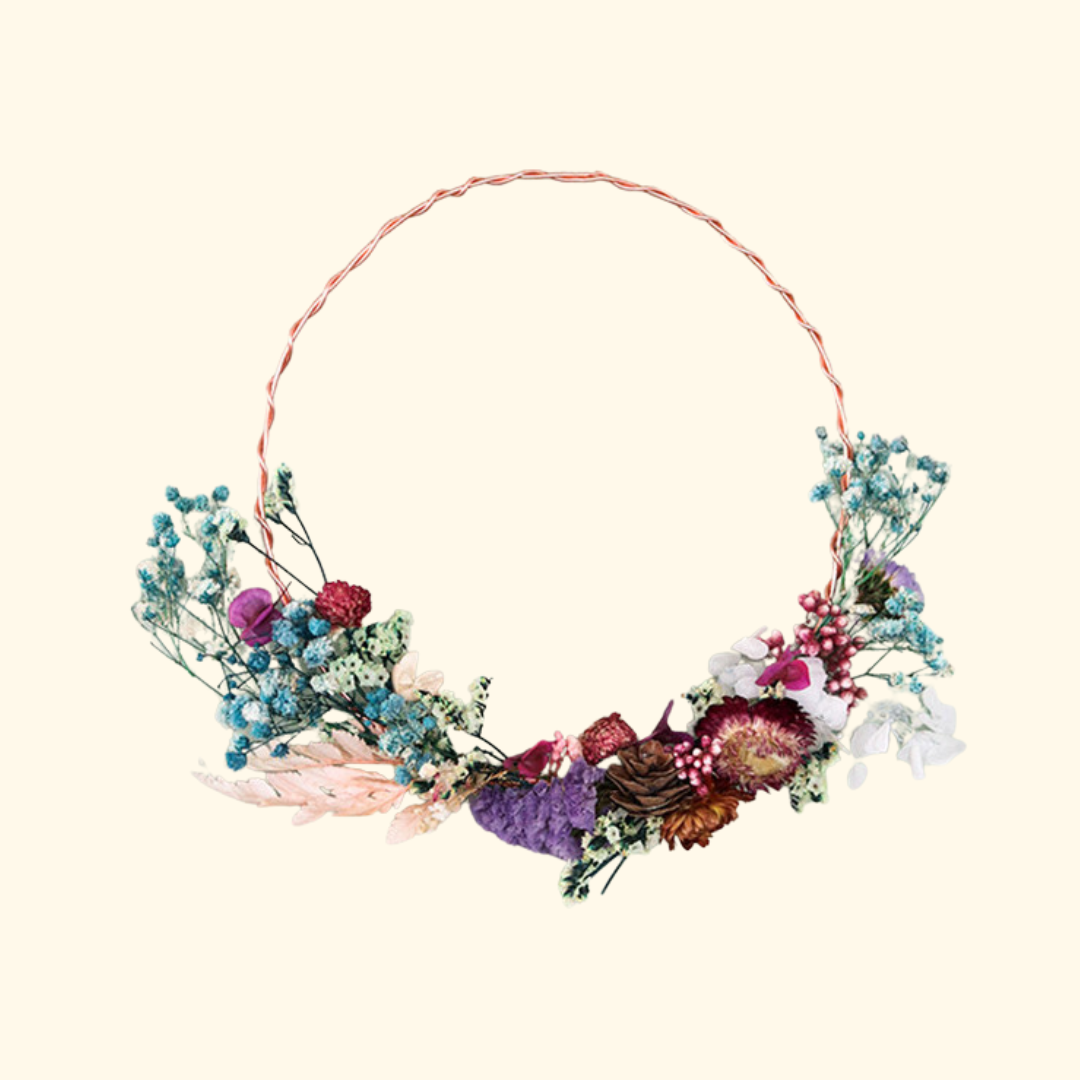 Completed dried flower wall hanging made with the La Petite Epicerie craft kit.